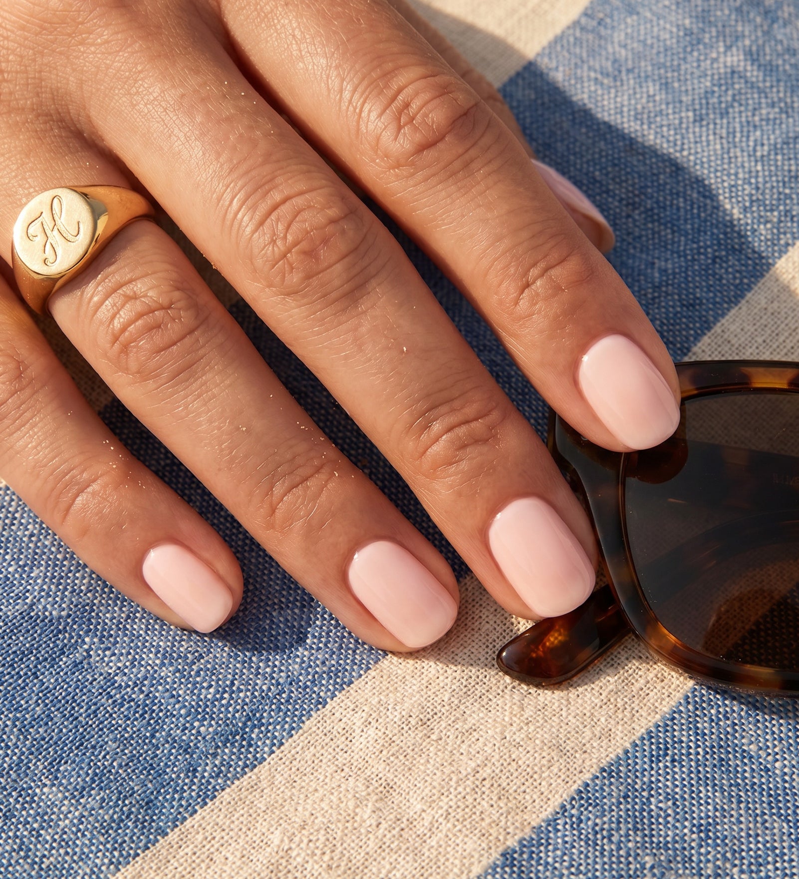 ph7-nail-lacquer-hand-102.jpg