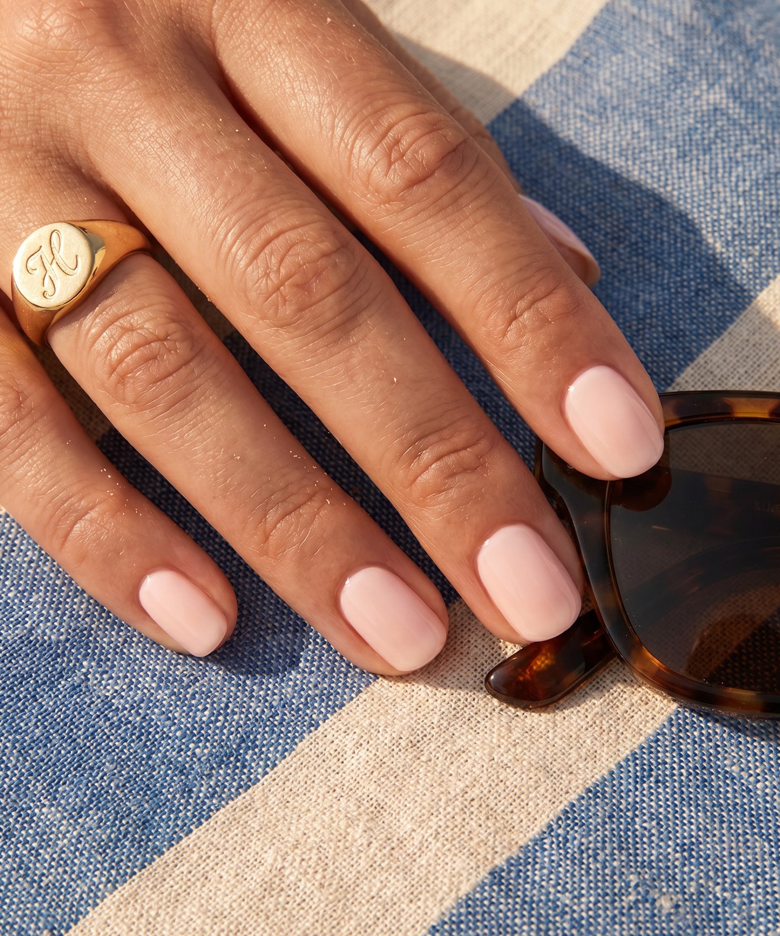 ph7-nail-lacquer-hand-102.jpg